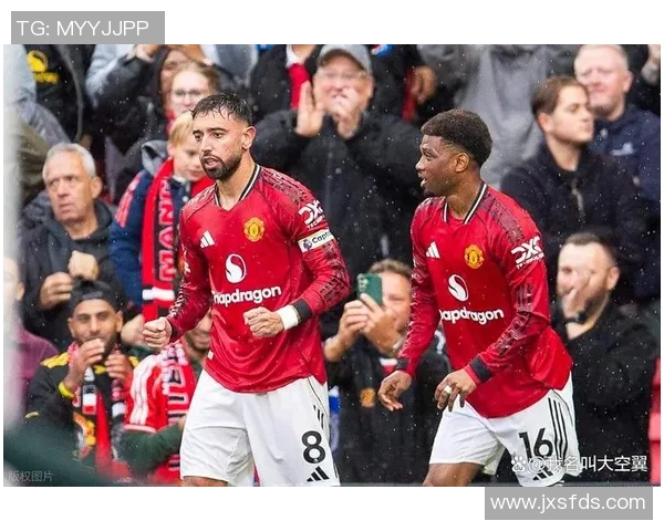 曼联宣布签下新后卫,引发球迷热议 曼联宣布签下新后卫,引发球迷热议