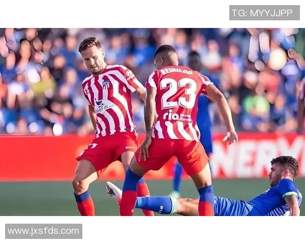 马德里竞技主场大胜，升至西甲榜首，球迷沸腾庆祝